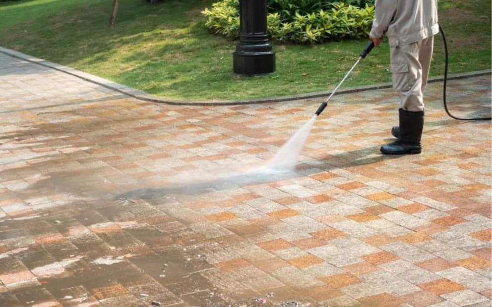 Five Reasons to Have Jet Washing Undertaken Professionally